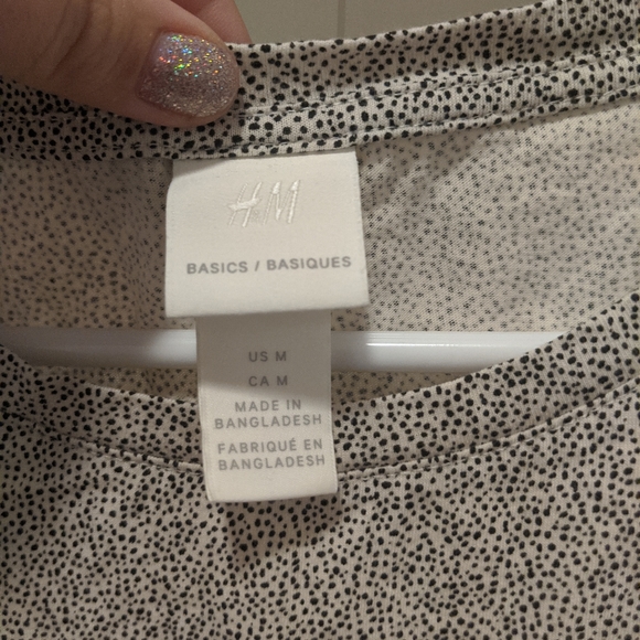 H&M Basic Tee - Picture 2 of 3